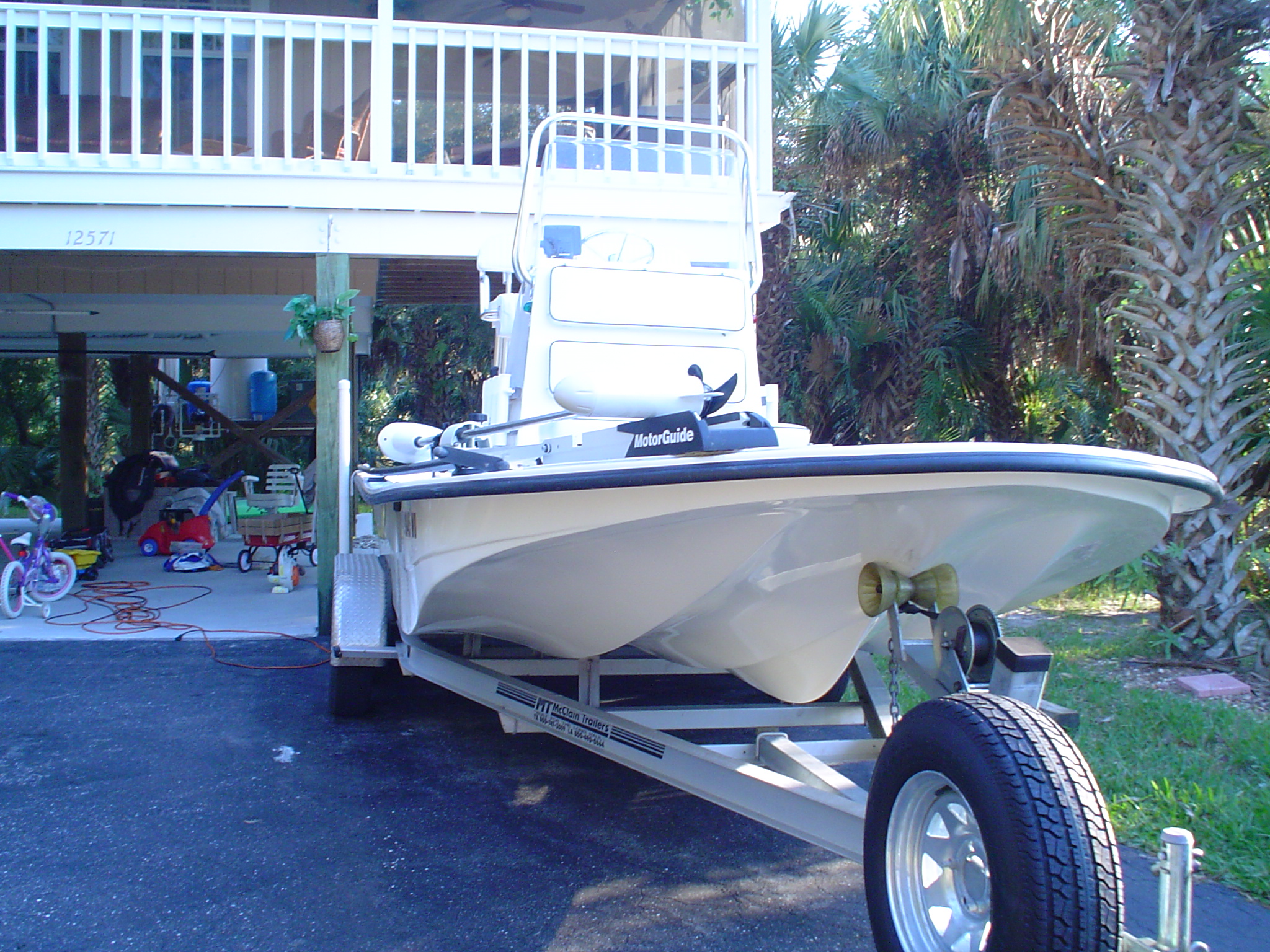 Shallow Sport charter fishing flats boat